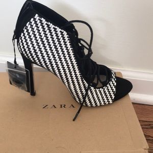 New. Zara pumps